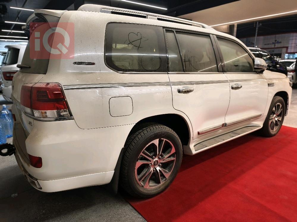 تويوتا لاندكروزر